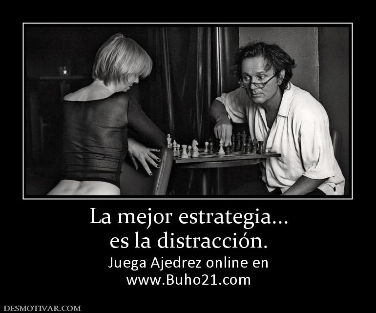La mejor estrategia... es la distracción. Juega Ajedrez online en www.buho21.org