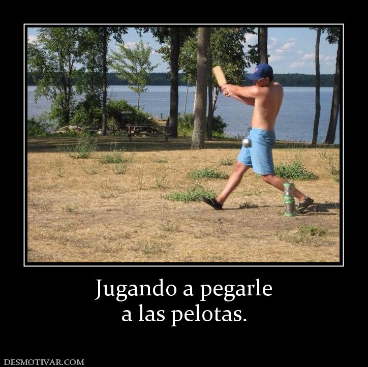 Jugando a pegarle a las pelotas.