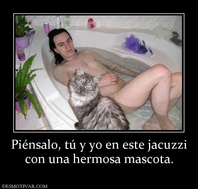 Piénsalo, tú y yo en este jacuzzi con una hermosa mascota.