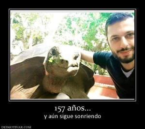 157 años... y aún sigue sonriendo