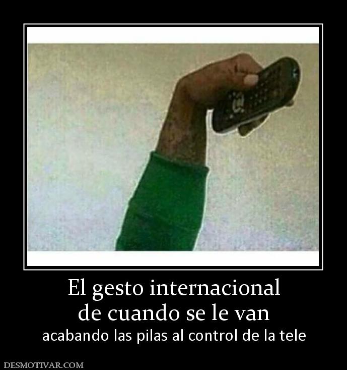 El gesto internacional de cuando se le van acabando las pilas al control de la tele