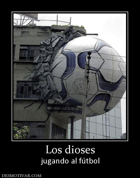 Los dioses jugando al fútbol