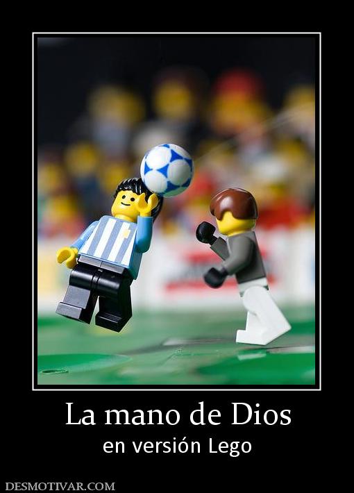 La mano de Dios en versión Lego